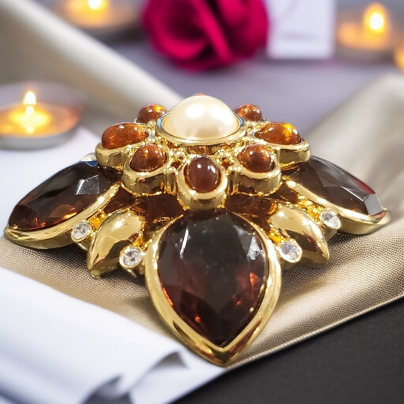 JOAN RIVERS Magnificent Jeweled Maltese Cross Brooch - Picture 3 of 4